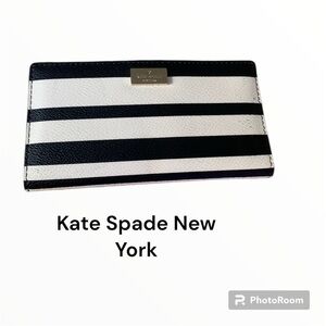 Kate Spade New York slim bifold wallet. Good condition
